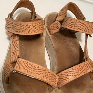 Teva Midform Universal Geometric sandal Tan